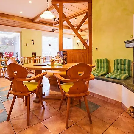 Ferienhaus Ferienwohnungen&campingfässer Am Kunstteich Wettelrode