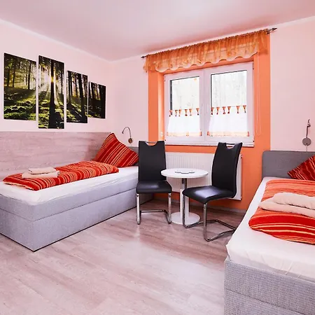 Ferienwohnungen&campingfässer Am Kunstteich Wettelrode